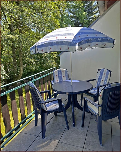 auf dem Balkon
